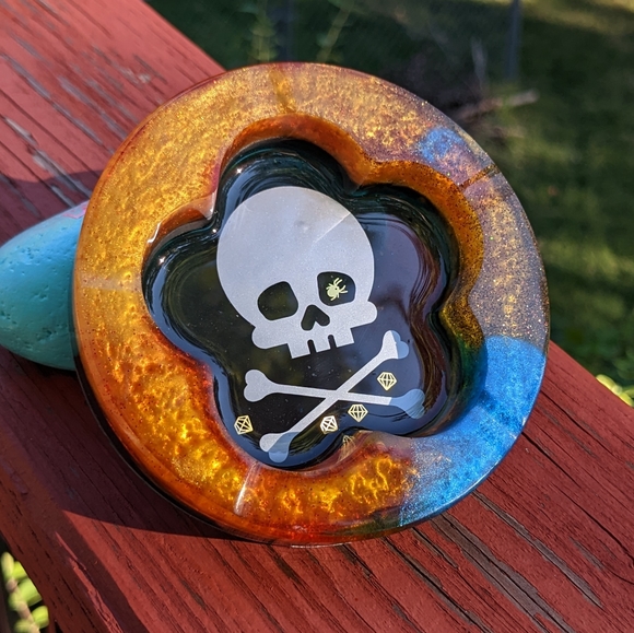 ๐SOLD๐Skull Ashtray Resin Art Handmade Orange Skulls Spider Halloween Art - Picture 4 of 11